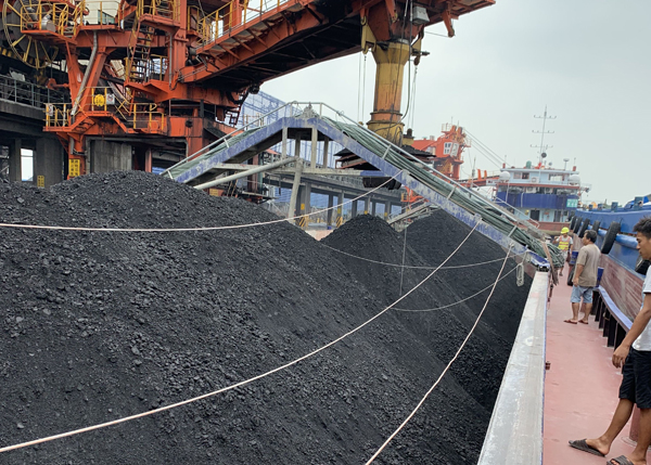 廣州澳洲煤港口裝船照片